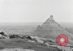 Immagine di Native American Indian tende in Badlands South Dakota United States USA, 1920, secondo 39 filmato di repertorio 65675057699