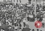 Immagine di Native American Indian tende in Badlands South Dakota United States USA, 1920, secondo 42 filmato di repertorio 65675057699