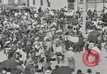 Immagine di Native American Indian tende in Badlands South Dakota United States USA, 1920, secondo 43 filmato di repertorio 65675057699