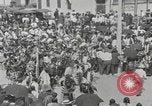 Immagine di Native American Indian tende in Badlands South Dakota United States USA, 1920, secondo 47 filmato di repertorio 65675057699