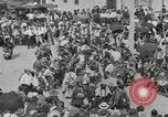 Immagine di Native American Indian tende in Badlands South Dakota United States USA, 1920, secondo 51 filmato di repertorio 65675057699