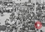 Immagine di Native American Indian tende in Badlands South Dakota United States USA, 1920, secondo 52 filmato di repertorio 65675057699