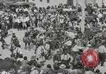 Immagine di Native American Indian tende in Badlands South Dakota United States USA, 1920, secondo 54 filmato di repertorio 65675057699