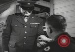 Standbild Soldaten aus der Armee entlassen zu werden Utah United States USA, 1945, aus Sekunde 12 historischem Filmmaterial Videoclip 65675057704