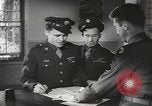 Standbild Soldaten aus der Armee entlassen zu werden Utah United States USA, 1945, aus Sekunde 15 historischem Filmmaterial Videoclip 65675057704