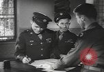 Standbild Soldaten aus der Armee entlassen zu werden Utah United States USA, 1945, aus Sekunde 17 historischem Filmmaterial Videoclip 65675057704