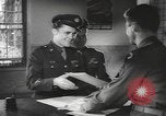 Standbild Soldaten aus der Armee entlassen zu werden Utah United States USA, 1945, aus Sekunde 19 historischem Filmmaterial Videoclip 65675057704