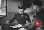 Standbild Soldaten aus der Armee entlassen zu werden Utah United States USA, 1945, aus Sekunde 21 historischem Filmmaterial Videoclip 65675057704