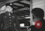 Standbild Soldaten aus der Armee entlassen zu werden Utah United States USA, 1945, aus Sekunde 22 historischem Filmmaterial Videoclip 65675057704