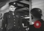 Standbild Soldaten aus der Armee entlassen zu werden Utah United States USA, 1945, aus Sekunde 23 historischem Filmmaterial Videoclip 65675057704