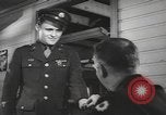 Standbild Soldaten aus der Armee entlassen zu werden Utah United States USA, 1945, aus Sekunde 25 historischem Filmmaterial Videoclip 65675057704