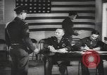 Standbild Soldaten aus der Armee entlassen zu werden Utah United States USA, 1945, aus Sekunde 35 historischem Filmmaterial Videoclip 65675057704