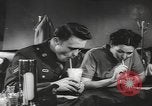 Standbild Soldaten aus der Armee entlassen zu werden Utah United States USA, 1945, aus Sekunde 46 historischem Filmmaterial Videoclip 65675057704