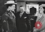Standbild Soldaten aus der Armee entlassen zu werden Utah United States USA, 1945, aus Sekunde 51 historischem Filmmaterial Videoclip 65675057704