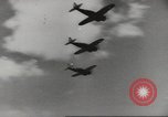 Standbild P-47 Thunderbolt Flugzeuge Vereinigtes Königreich, 1944, aus Sekunde 53 historischem Filmmaterial Videoclip 65675057707