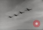Standbild P-47 Thunderbolt Flugzeuge Vereinigtes Königreich, 1944, aus Sekunde 54 historischem Filmmaterial Videoclip 65675057707