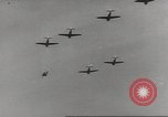 Standbild P-47 Thunderbolt Flugzeuge Vereinigtes Königreich, 1944, aus Sekunde 57 historischem Filmmaterial Videoclip 65675057707