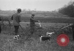 Standbild Rabbit Hunting Shelby Ohio USA, 1937, aus Sekunde 45 historischem Filmmaterial Videoclip 65675057738