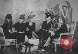 Image les mannequins montrent des chapeaux de fourrure New York City USA, 1940, de la seconde 8 séquences d'archives historiques vidéo 65675057748