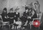 Image les mannequins montrent des chapeaux de fourrure New York City USA, 1940, de la seconde 9 séquences d'archives historiques vidéo 65675057748