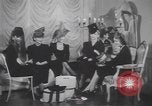Image les mannequins montrent des chapeaux de fourrure New York City USA, 1940, de la seconde 10 séquences d'archives historiques vidéo 65675057748