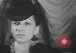 Image les mannequins montrent des chapeaux de fourrure New York City USA, 1940, de la seconde 15 séquences d'archives historiques vidéo 65675057748