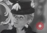 Image les mannequins montrent des chapeaux de fourrure New York City USA, 1940, de la seconde 20 séquences d'archives historiques vidéo 65675057748