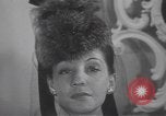 Image les mannequins montrent des chapeaux de fourrure New York City USA, 1940, de la seconde 25 séquences d'archives historiques vidéo 65675057748