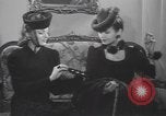 Image les mannequins montrent des chapeaux de fourrure New York City USA, 1940, de la seconde 33 séquences d'archives historiques vidéo 65675057748