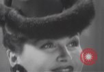 Image les mannequins montrent des chapeaux de fourrure New York City USA, 1940, de la seconde 50 séquences d'archives historiques vidéo 65675057748