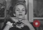 Image les mannequins montrent des chapeaux de fourrure New York City USA, 1940, de la seconde 53 séquences d'archives historiques vidéo 65675057748