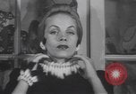 Image les mannequins montrent des chapeaux de fourrure New York City USA, 1940, de la seconde 54 séquences d'archives historiques vidéo 65675057748