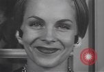 Image les mannequins montrent des chapeaux de fourrure New York City USA, 1940, de la seconde 55 séquences d'archives historiques vidéo 65675057748