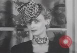 Image les mannequins montrent des chapeaux de fourrure New York City USA, 1940, de la seconde 61 séquences d'archives historiques vidéo 65675057748