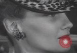 Image les mannequins montrent des chapeaux de fourrure New York City USA, 1940, de la seconde 62 séquences d'archives historiques vidéo 65675057748