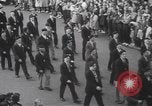 Image Croix-Rouge parade Moncton Canada, 1940, de la seconde 22 séquences d'archives historiques vidéo 65675057750