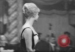Standbild Miss-World-Wahlen London England Vereinigtes Königreich, 1960, aus Sekunde 28 historischem Filmmaterial Videoclip 65675057782