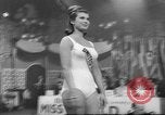 Standbild Miss-World-Wahlen London England Vereinigtes Königreich, 1960, aus Sekunde 36 historischem Filmmaterial Videoclip 65675057782