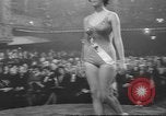 Standbild Miss-World-Wahlen London England Vereinigtes Königreich, 1960, aus Sekunde 41 historischem Filmmaterial Videoclip 65675057782