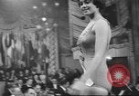 Standbild Miss-World-Wahlen London England Vereinigtes Königreich, 1960, aus Sekunde 44 historischem Filmmaterial Videoclip 65675057782