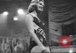 Standbild Miss-World-Wahlen London England Vereinigtes Königreich, 1960, aus Sekunde 48 historischem Filmmaterial Videoclip 65675057782