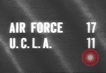 Standbild UCLA versus Air Force football Los Angeles California USA, 1962, aus Sekunde 4 historischem Filmmaterial Videoclip 65675057793