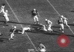 Standbild Football Game United States USA, 1962, aus Sekunde 17 historischem Filmmaterial Videoclip 65675057794