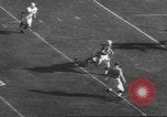 Standbild Football Game United States USA, 1962, aus Sekunde 23 historischem Filmmaterial Videoclip 65675057794
