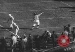 Standbild Football Game United States USA, 1962, aus Sekunde 26 historischem Filmmaterial Videoclip 65675057794