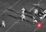 Standbild Football Game United States USA, 1962, aus Sekunde 33 historischem Filmmaterial Videoclip 65675057794