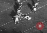 Standbild Football Game United States USA, 1962, aus Sekunde 40 historischem Filmmaterial Videoclip 65675057794