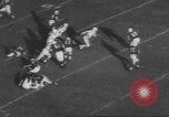 Standbild Football Game United States USA, 1962, aus Sekunde 55 historischem Filmmaterial Videoclip 65675057794