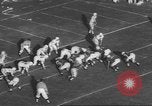 Standbild Football Game United States USA, 1962, aus Sekunde 61 historischem Filmmaterial Videoclip 65675057794