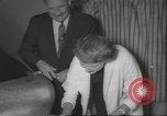 Standbild Gewinner und Verlierer der Zwischenwahlen 1958 United States USA, 1958, aus Sekunde 32 historischem Filmmaterial Videoclip 65675057795